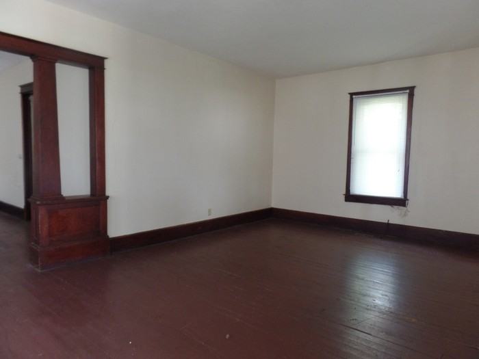1527 5th Ave - Photo 3 of 9