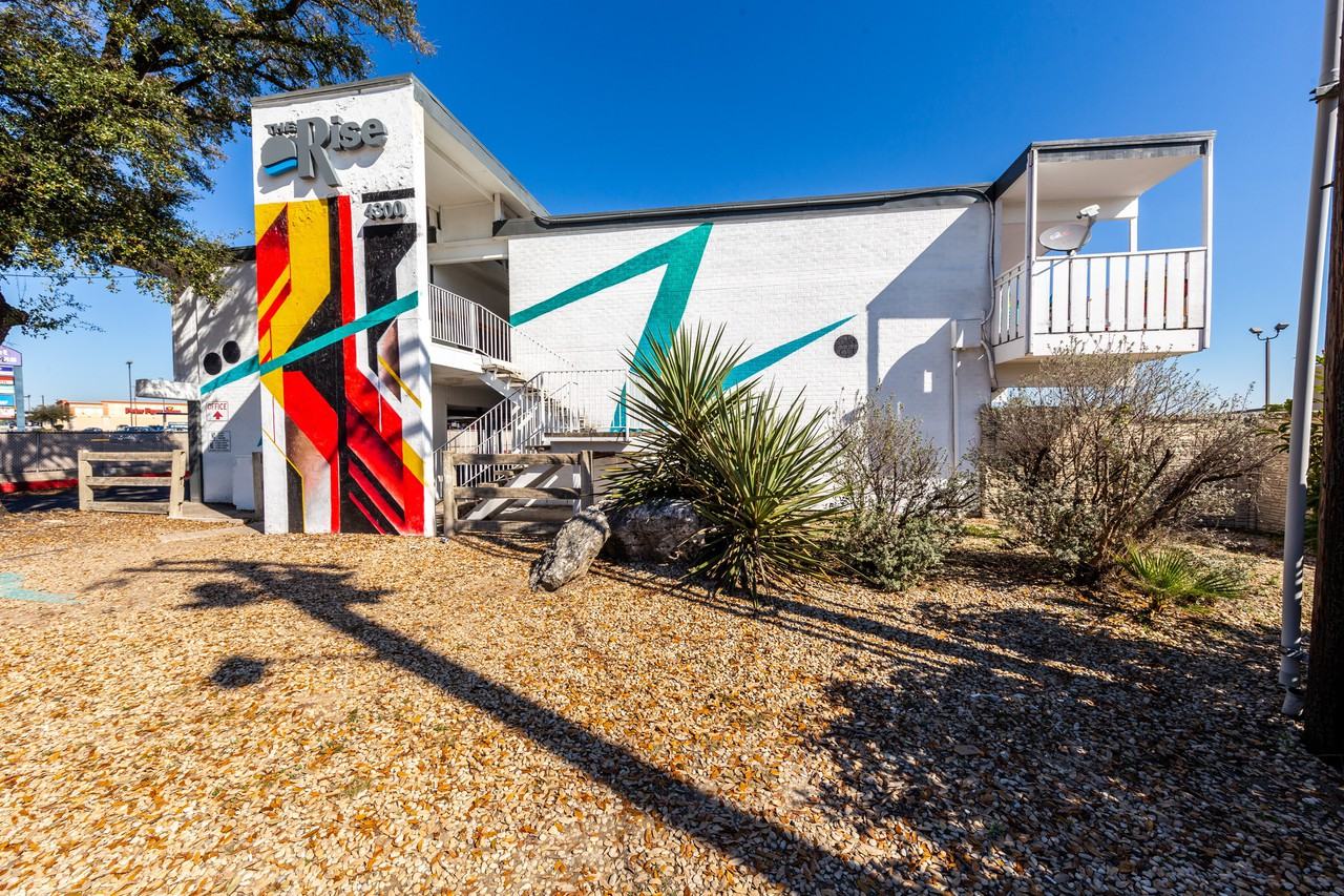 4300 Fredericksburg Road, Balcones Heights, TX 78201 1 Bedroom