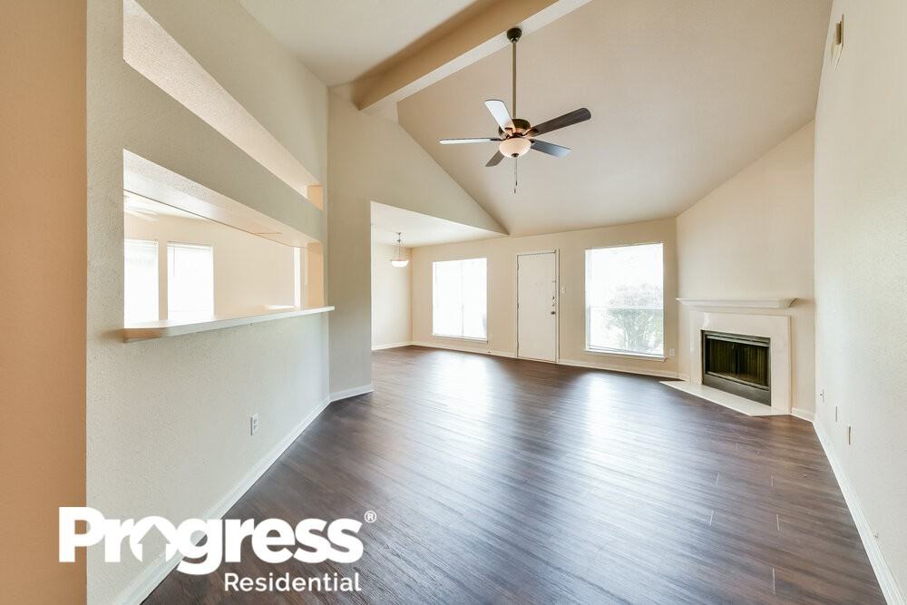 2319 Old Oak Ln - Photo 3 of 16