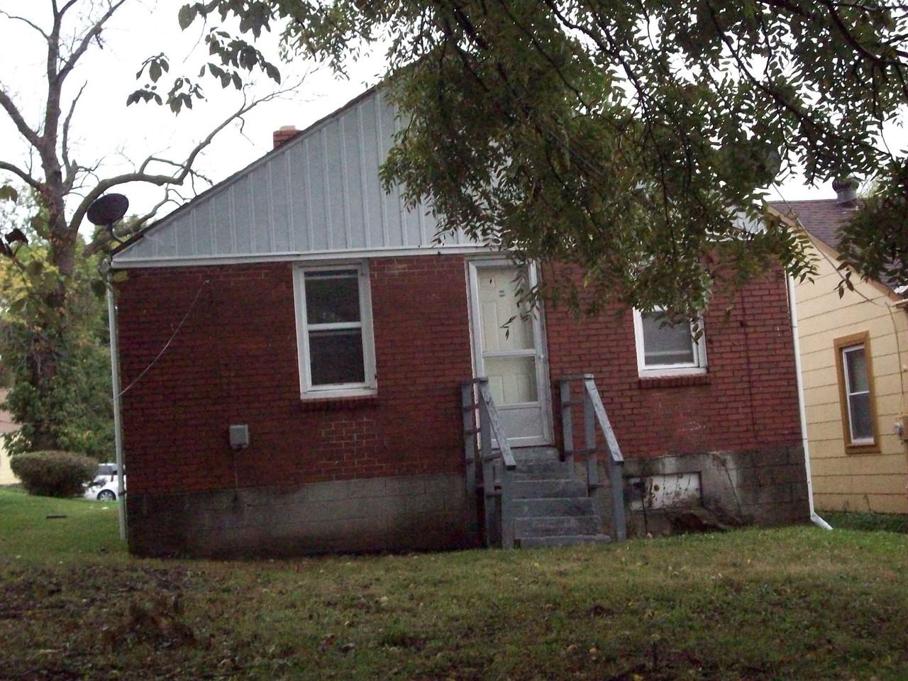 4104 Linwood Blvd - Photo 2 of 9