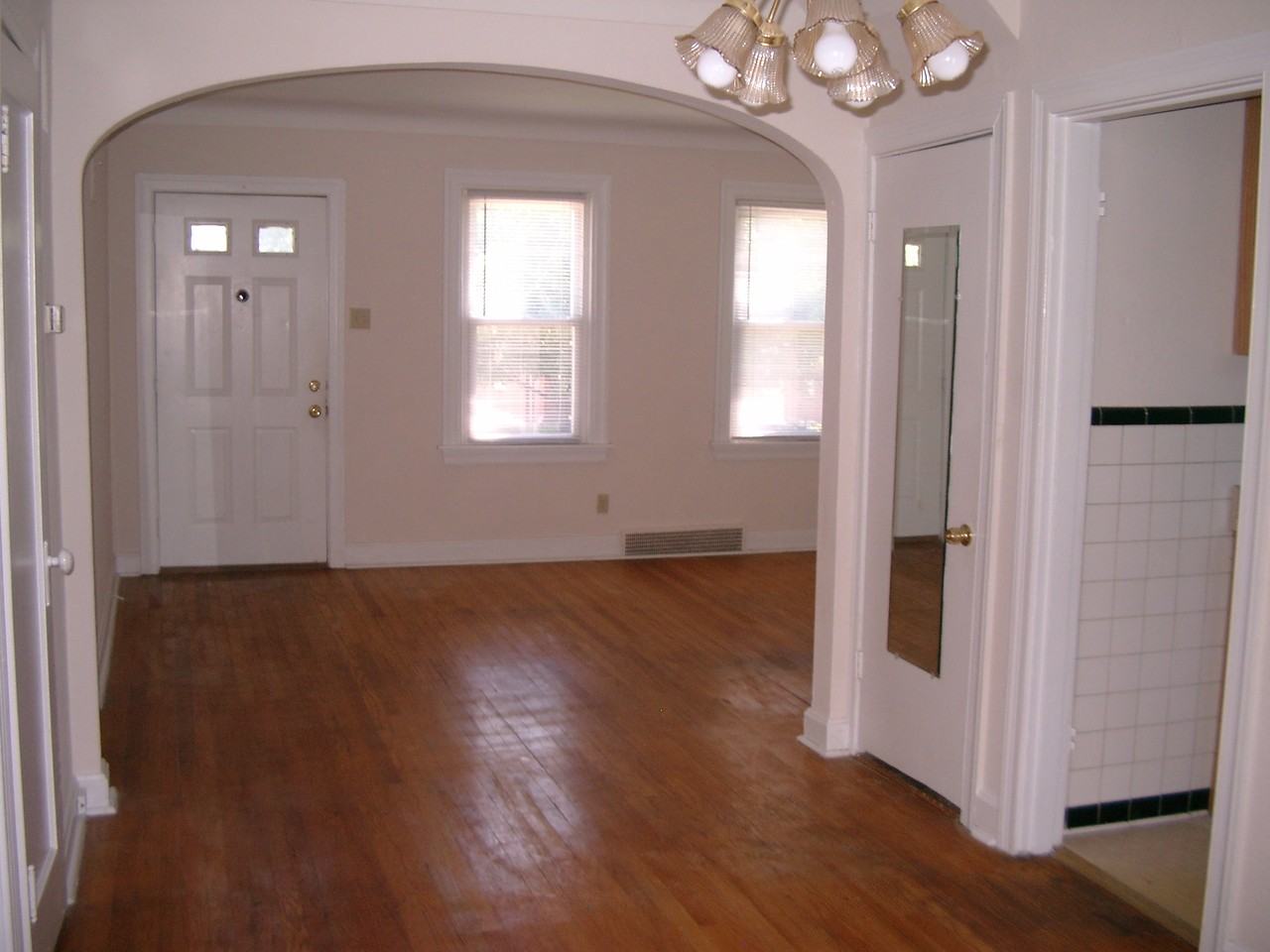 8741 Bridgeport Ave - Photo 3 of 7