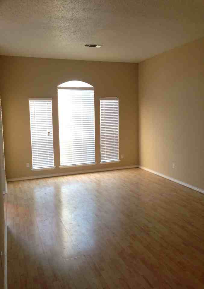 1908 High Valley Ln - Photo 2 of 12