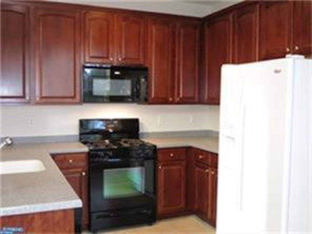 196 Chancellor Dr - Photo 2 of 10