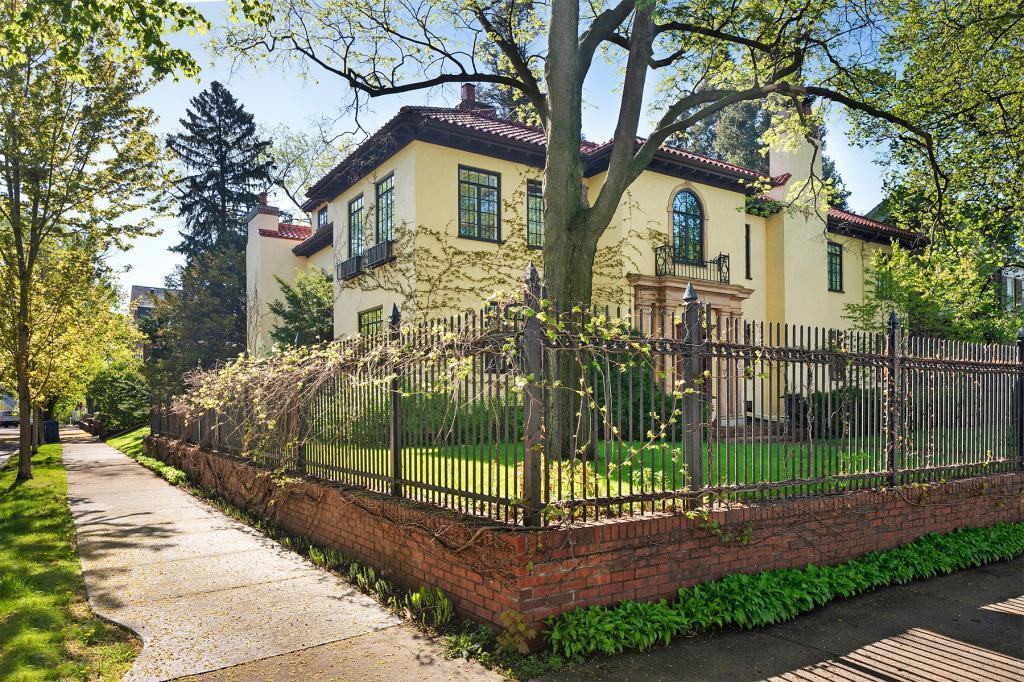 1769 Dupont Ave S Unit 1 - Photo 3 of 41