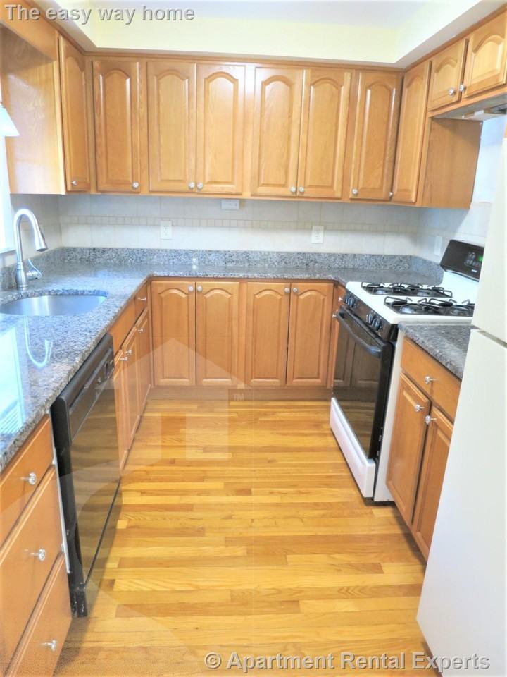 34 Trowbridge St 1 - Photo 2 of 9