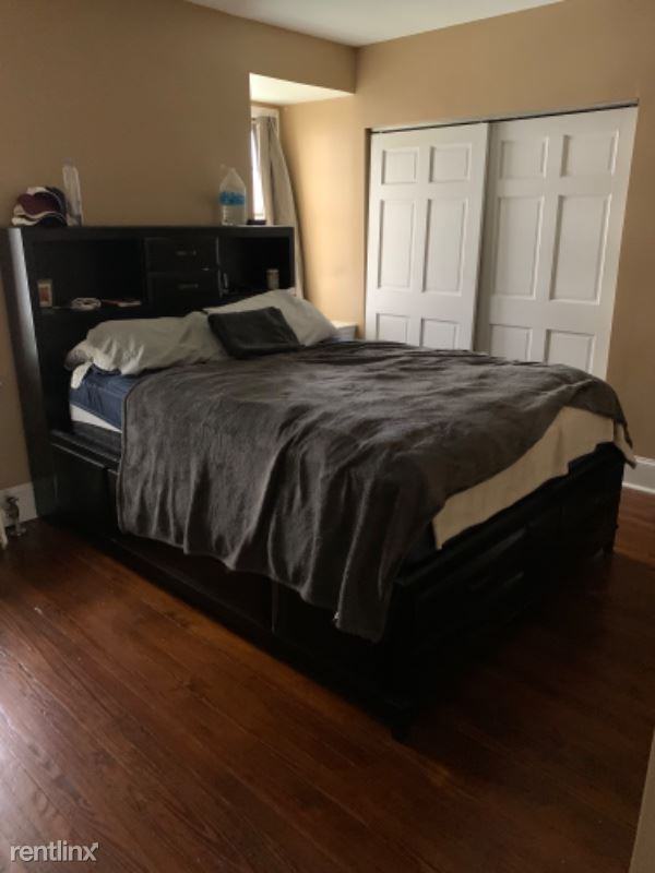 1953 Locust St 4 - Photo 2 of 10