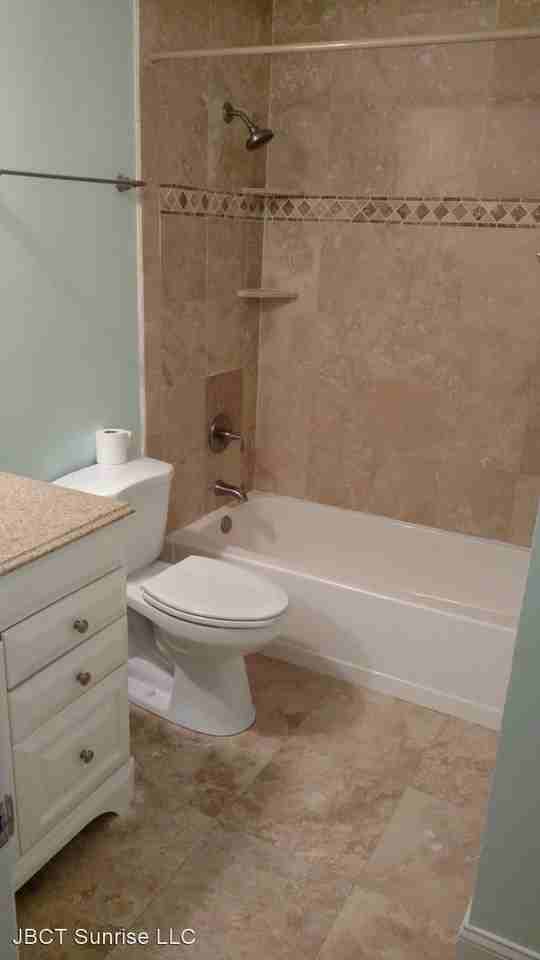 100 Fairway - Photo 3 of 4