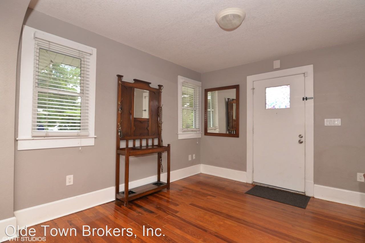 737 Carlson Dr - Photo 3 of 25