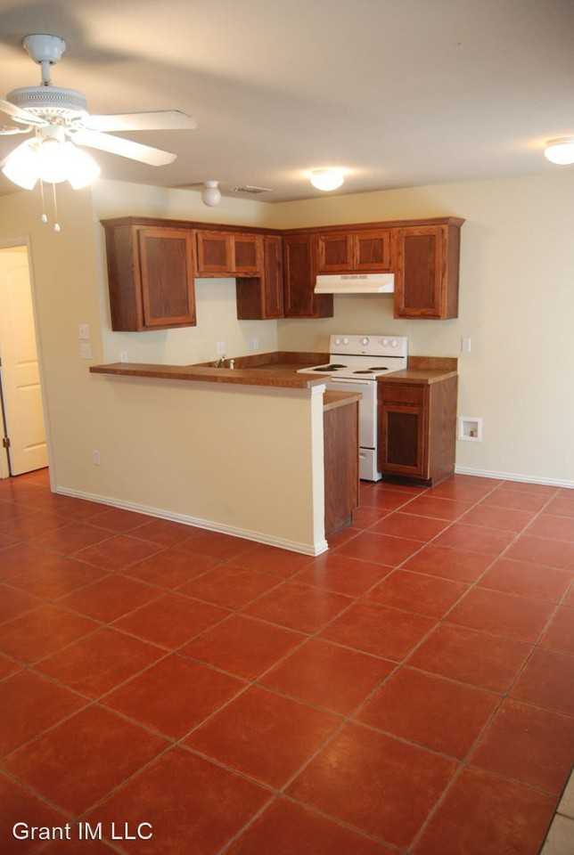 2715 NW 17th St. - Photo 3 of 12
