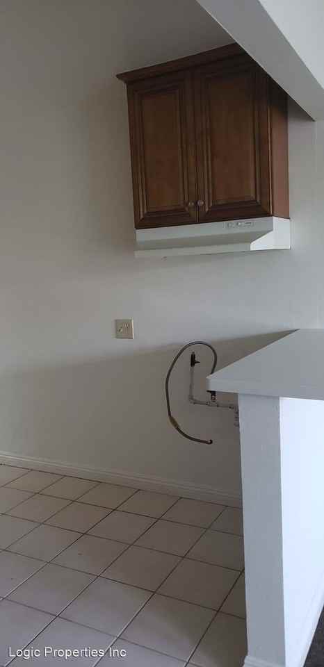 208 N Orange Ave - Photo 3 of 17