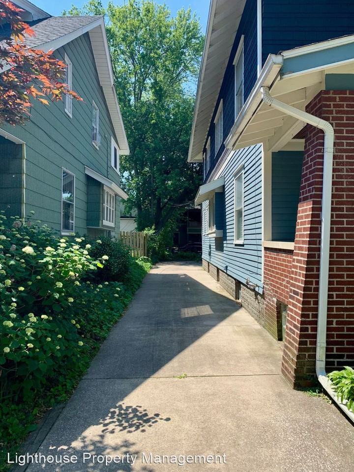 730/732 Lockwood St NE - Photo 2 of 27