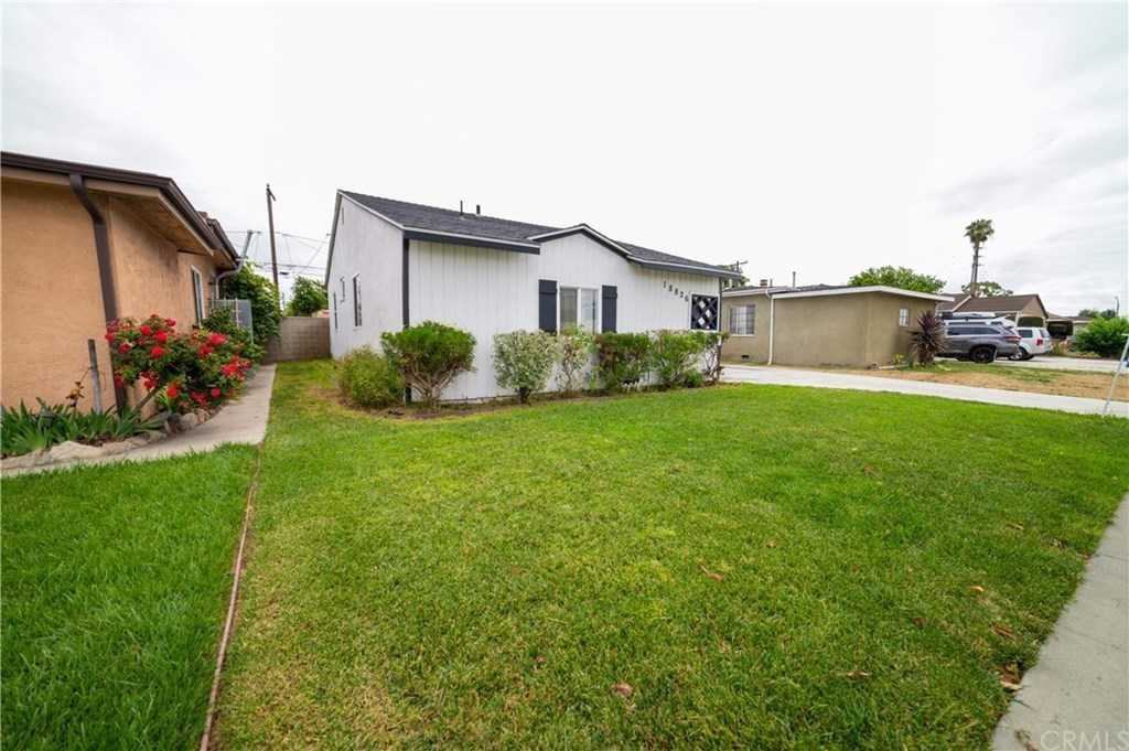 18826 Van Ness Ave - Photo 3 of 46