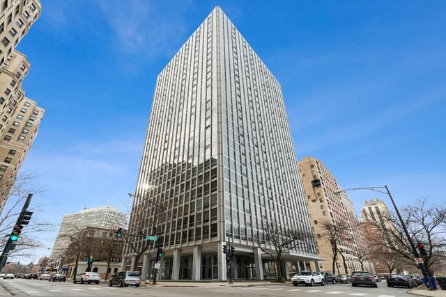 2400 N Lakeview Ave #302