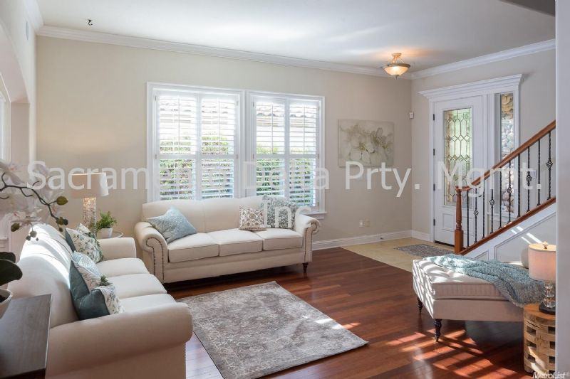 156 Chimney Bluff Ct - Photo 2 of 19