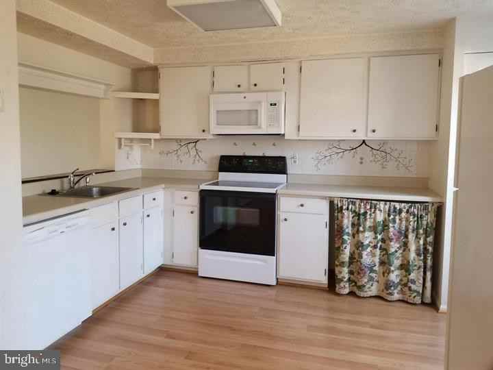 9086 Tiffany Park Ct - Photo 2 of 25