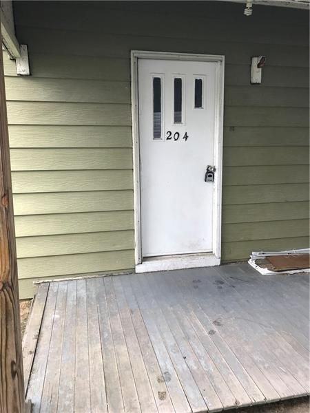 204 S Main St - Photo 2 of 7