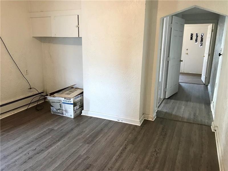 204 S Main St - Photo 3 of 7