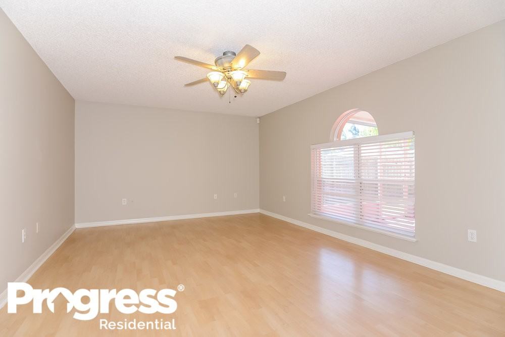 10520 Maronda Dr - Photo 3 of 14