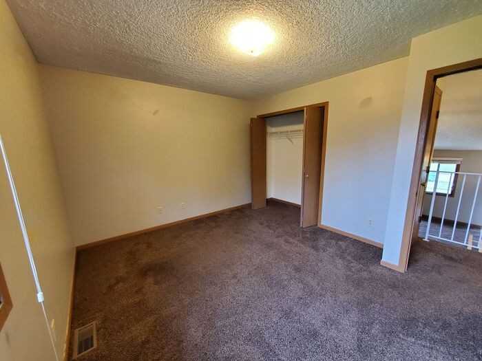 507 W 4th St - Photo 2 of 7