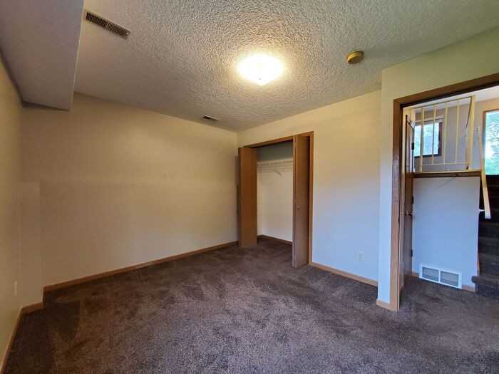 507 W 4th St - Photo 3 of 7