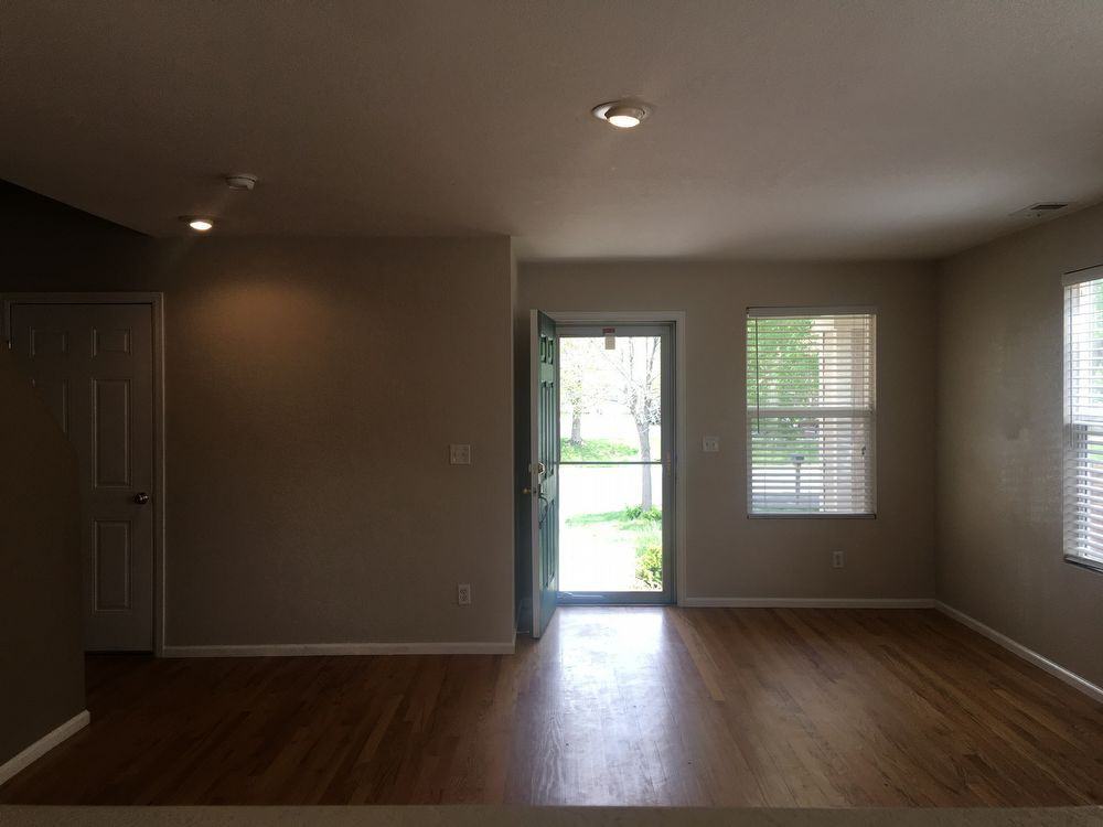 717 Mockingbird St - Photo 3 of 8