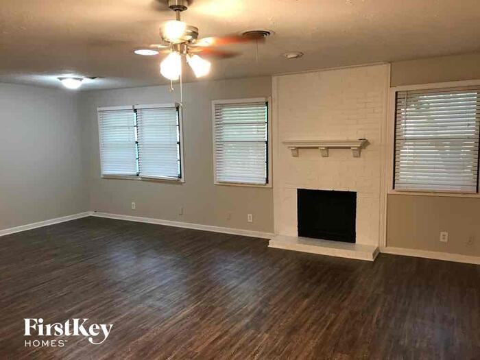 8274 Carrick St - Photo 3 of 22