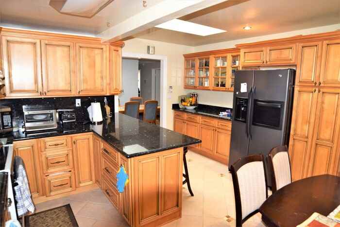 997 Casanova Ave - Photo 2 of 9