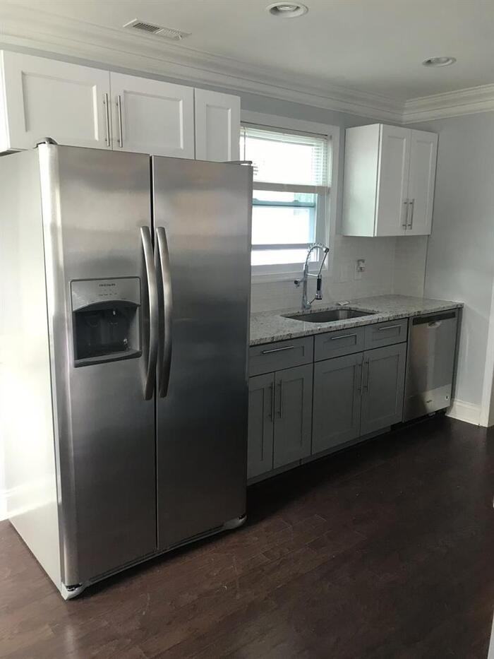 404 7th Ave Ne - Photo 2 of 8