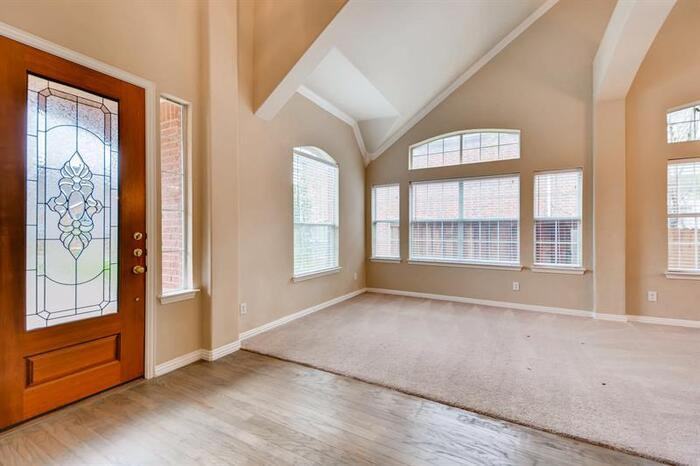 3908 Drexel Dr - Photo 2 of 18