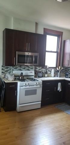 2725 N Francisco Ave #2 - Photo 3 of 10