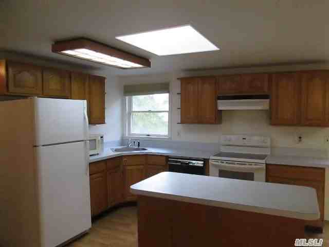 249 Hallock Rd - Photo 3 of 10