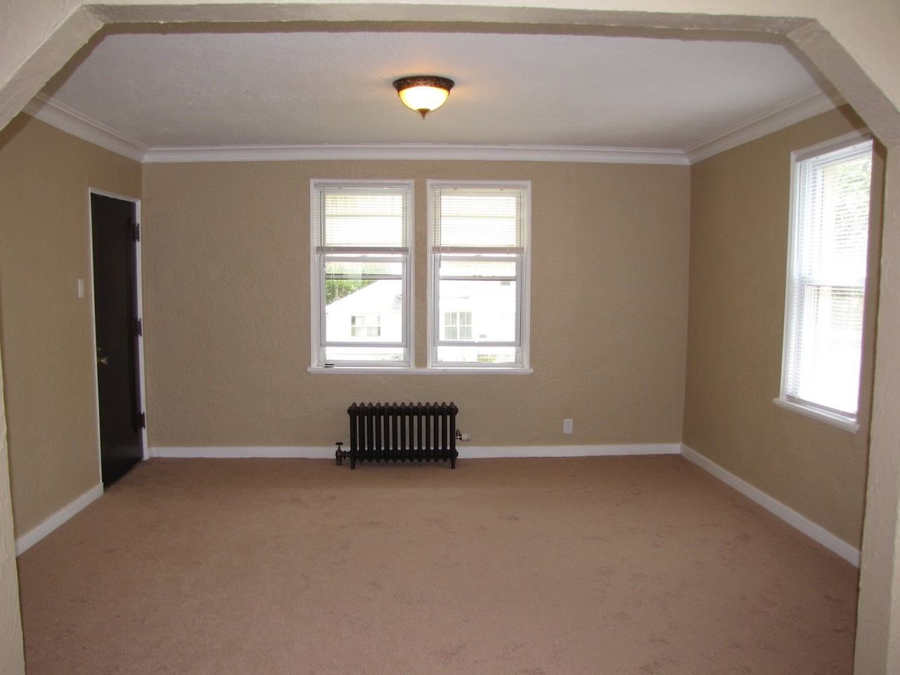 955 Oneida St 1w - Photo 2 of 12