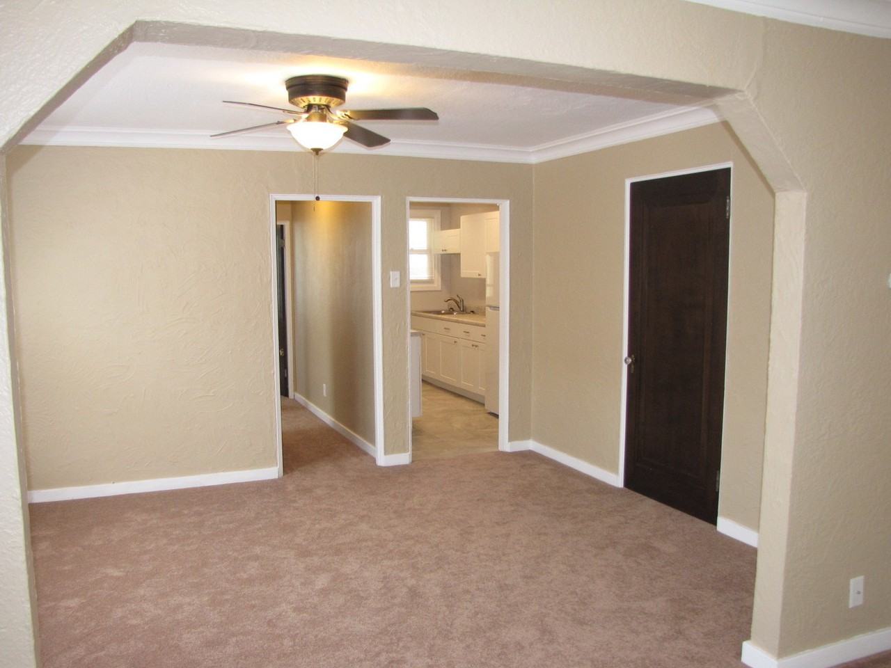 955 Oneida St 1w - Photo 3 of 12