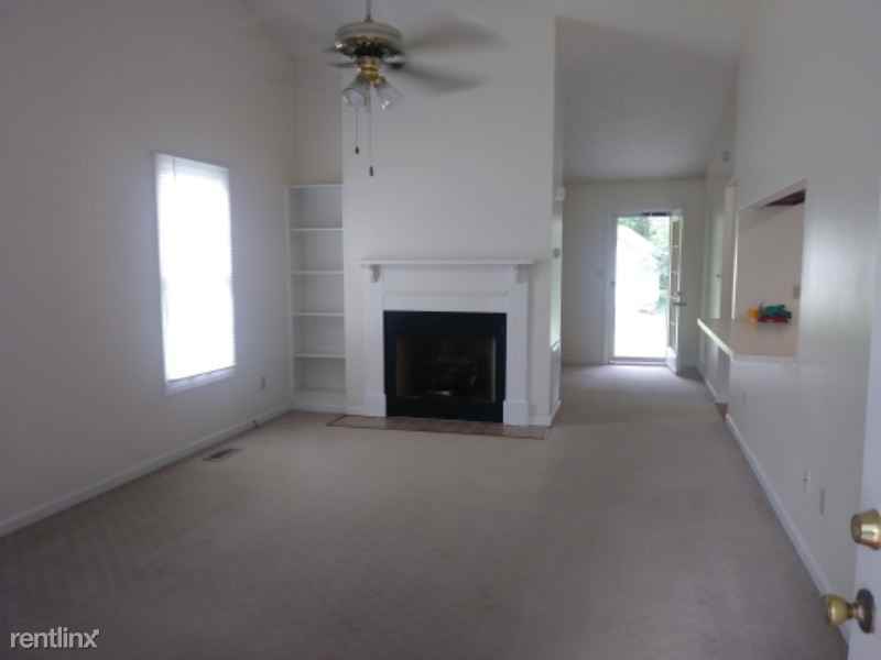 205 Hicks Dr - Photo 2 of 8