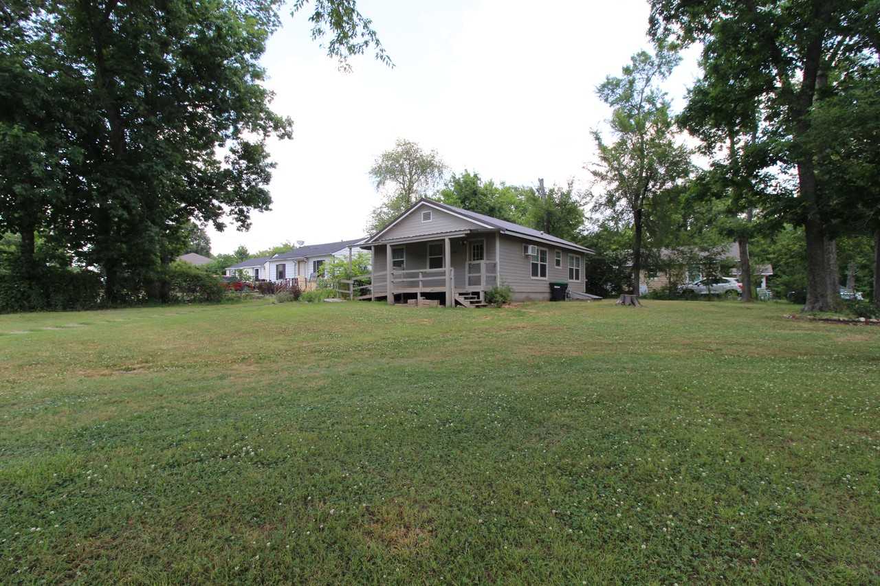 747 S Bluff Ave - Photo 3 of 14