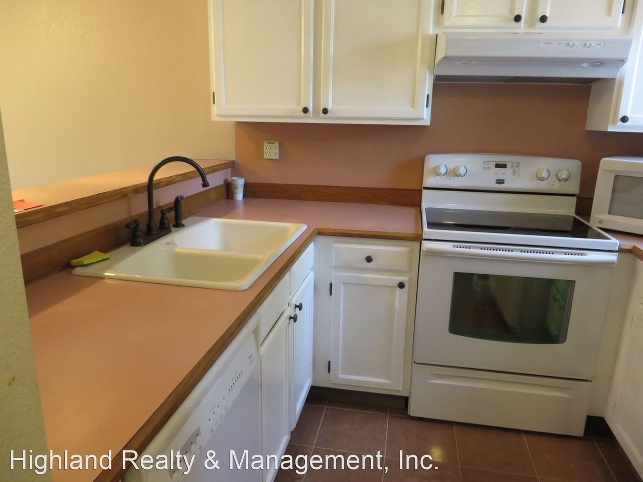 2050 Sunridge Cir - Photo 3 of 16