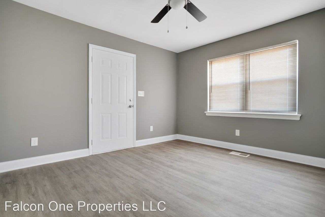 2503 Eastway Dr - Photo 3 of 15