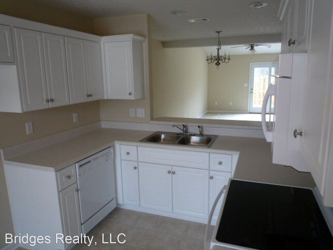 1815 Honeysuckle Way - Photo 3 of 14