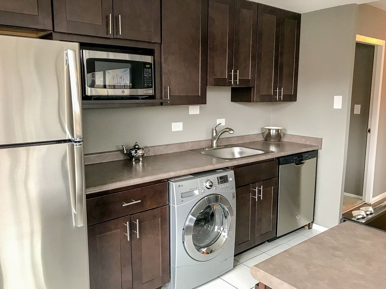 Juneau Village Towers Apartments- Milwaukee, WI - Photo 4 of 22