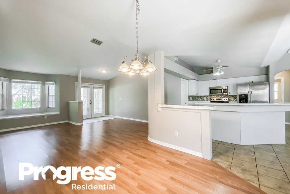 8602 Wildwynd Ct - Photo 3 of 15