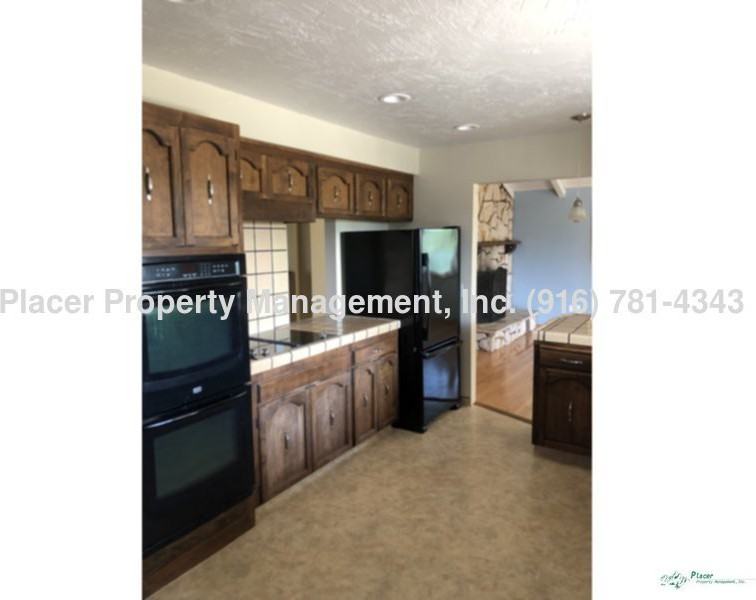 7975 Bullard Dr - Photo 2 of 10