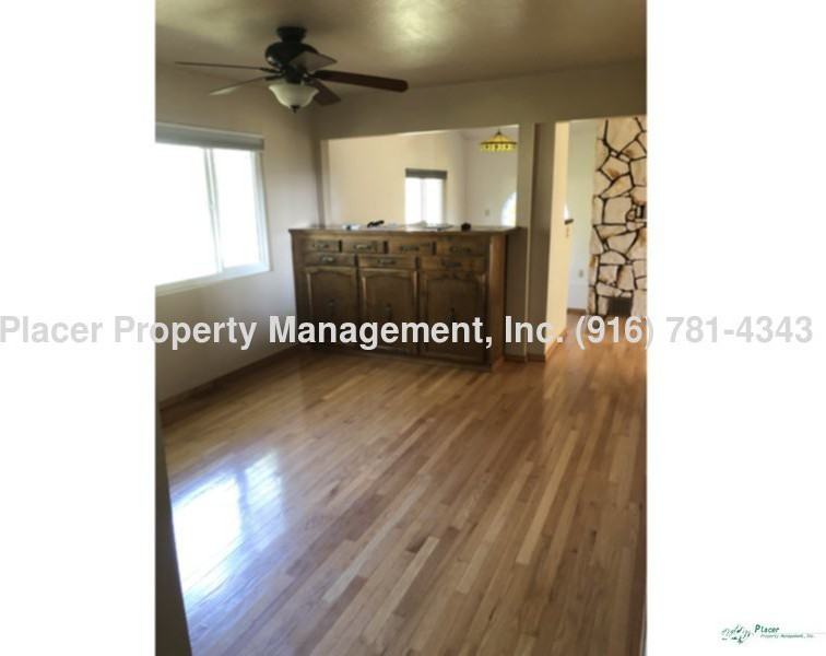 7975 Bullard Dr - Photo 3 of 10