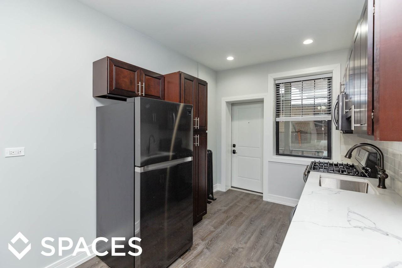 6111 N Winthrop Ave - Photo 3 of 5