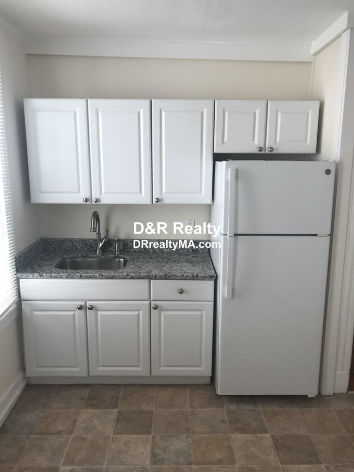 218 Middlesex Avenue 6 - Photo 2 of 14