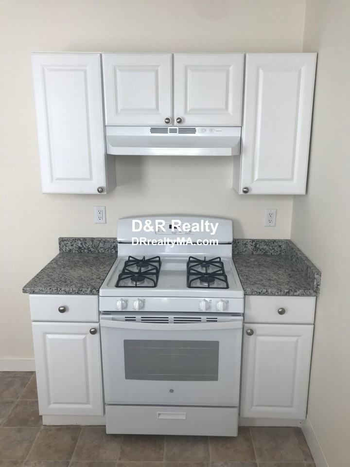 218 Middlesex Avenue 6 - Photo 3 of 14