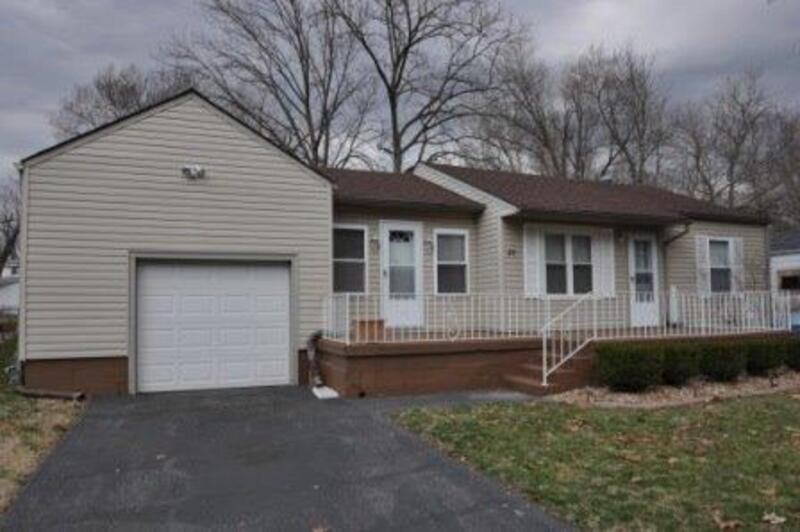 33 Judith Ln - Photo 2 of 17