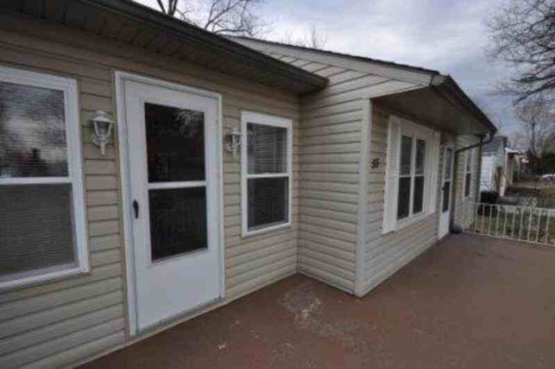 33 Judith Ln - Photo 3 of 17