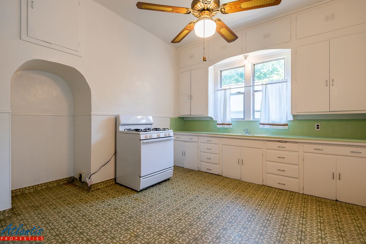 965 Vine Street - Photo 3 of 11