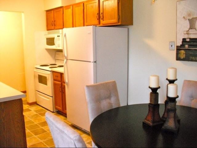 Eden Glen Apartments - Photo 2 of 7