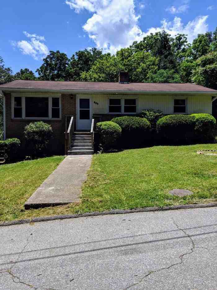 228 Aurora Dr - Photo 2 of 14
